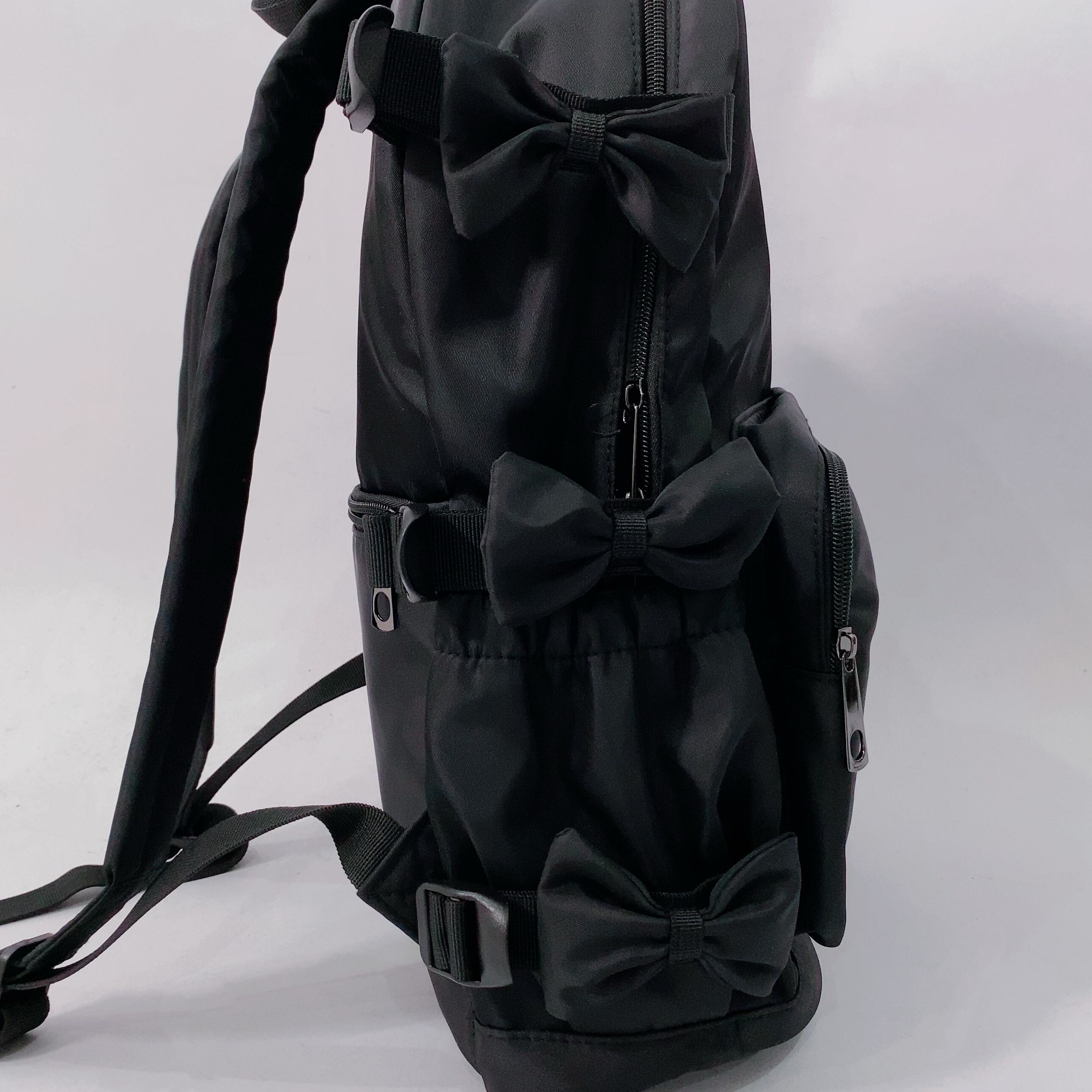 【29日限定値下】NieR 7POCKET SIDEリボン大容量BACKPACK