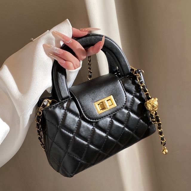 チェーンストラップ付き2wayキルティングミニバッグ Me0933