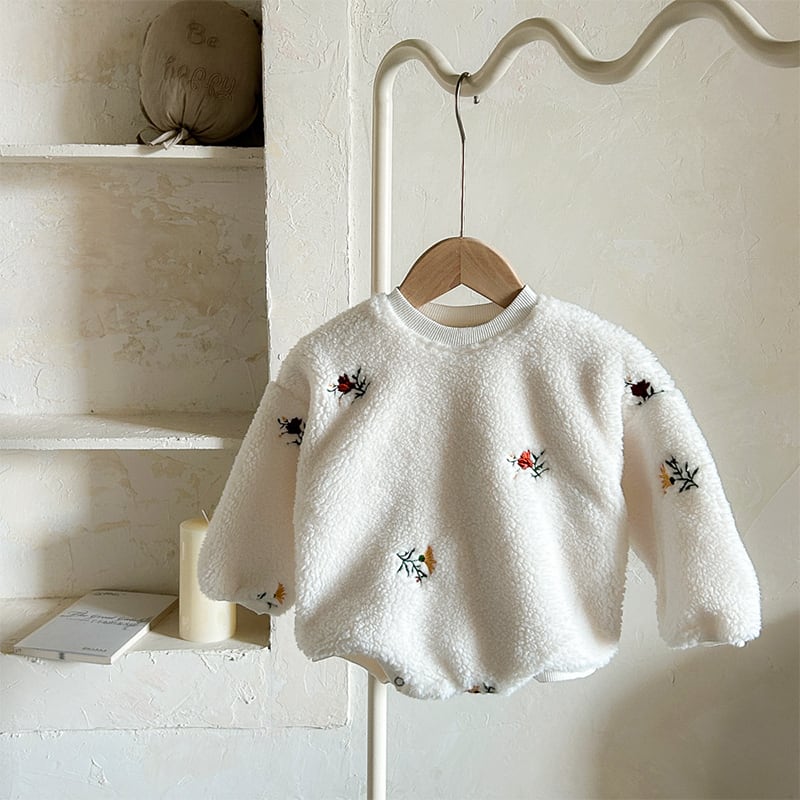【BABY&KID】冬作ボア花刺繍入り丸首ロンパース
