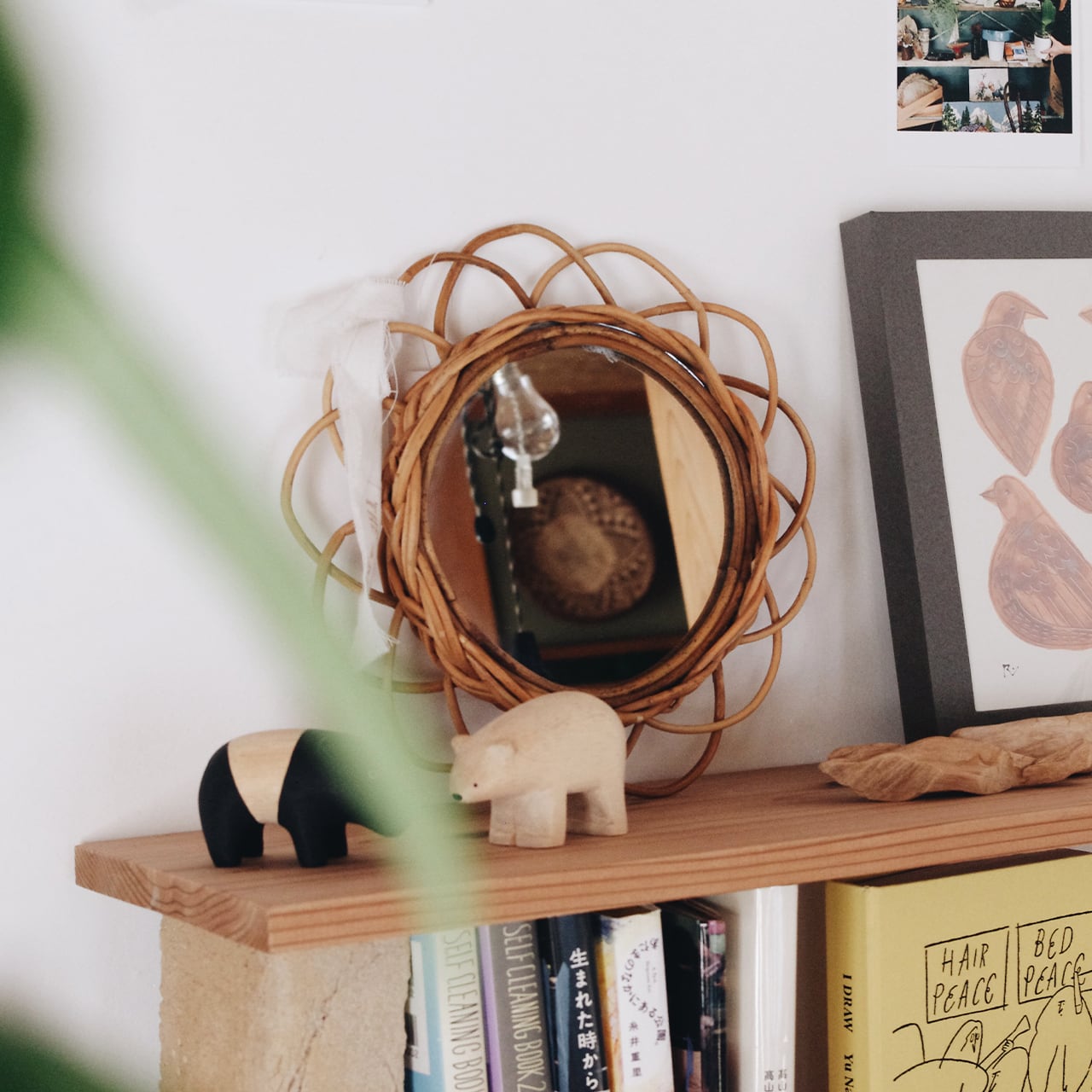 Rattan flower mirror