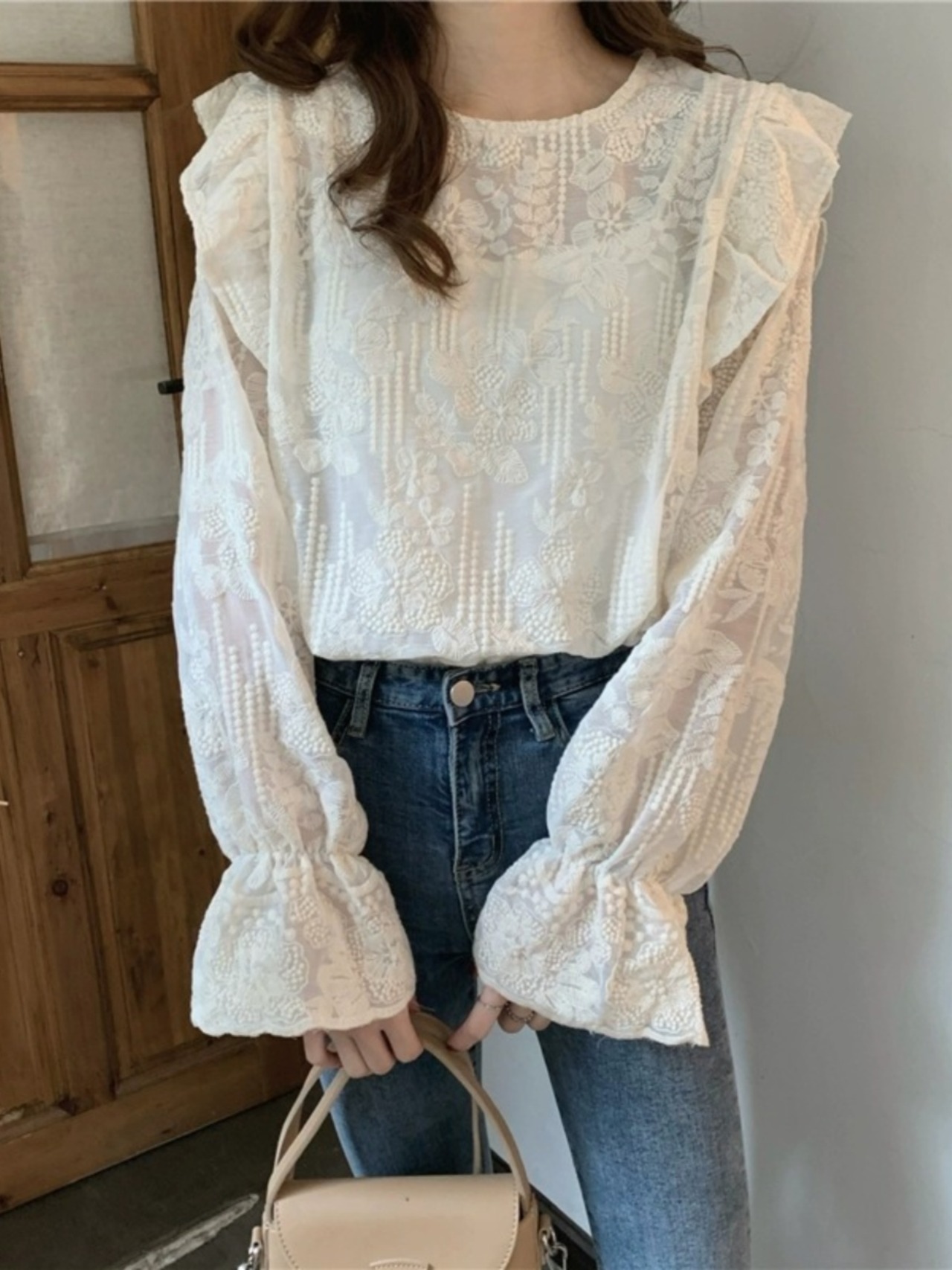 長袖フリルレーストップス