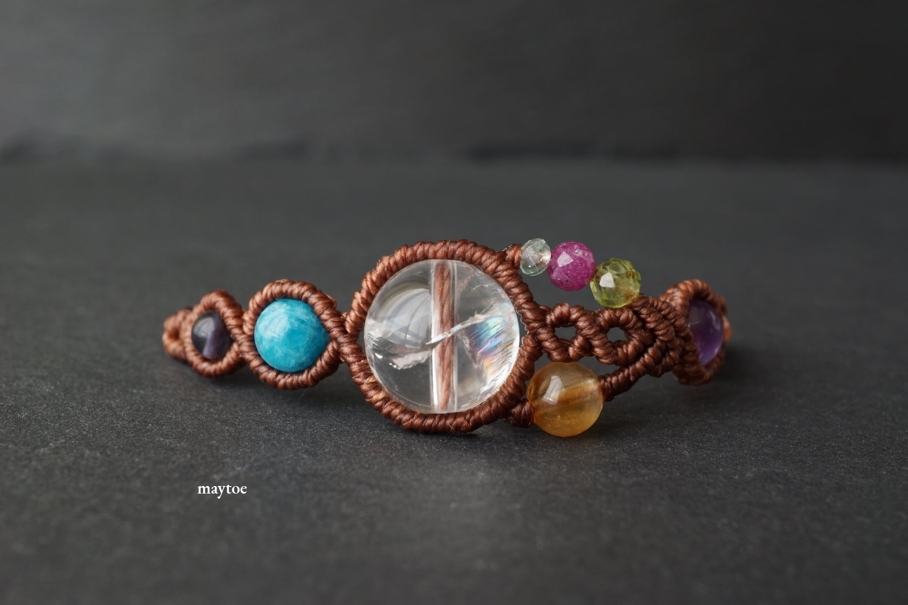 レインボー水晶(アイリスクォーツ)&7色天然石♦厄除けブレスレット<厄年のお守りに>