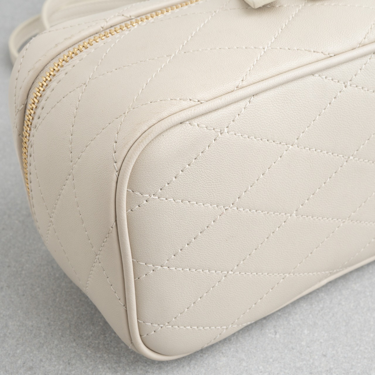 サンローラン イーストウェスト バニティバッグ ホワイト レザー