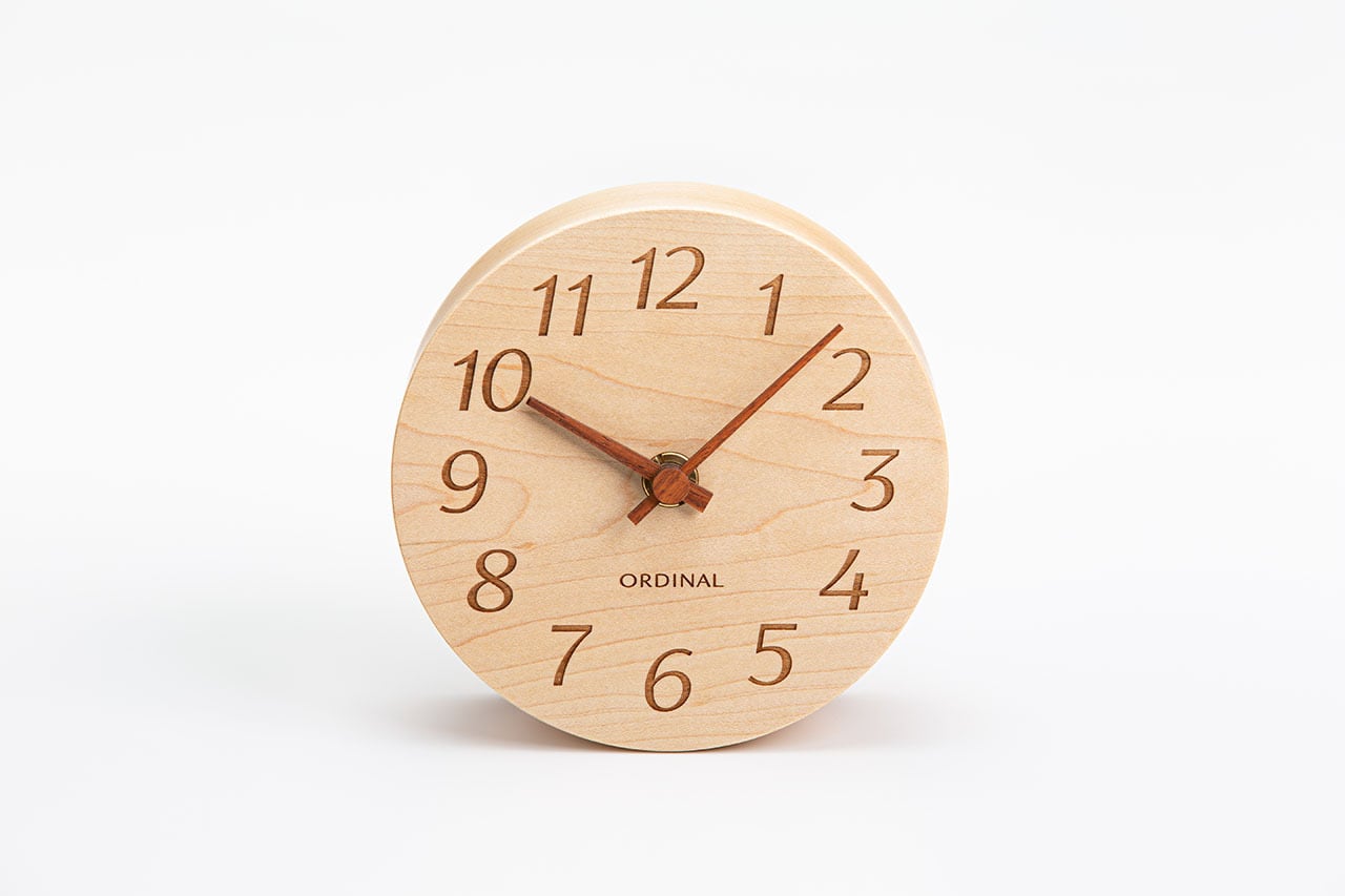 無垢の木の置き時計［ハードメープル・花梨針］ | ORDINAL｜暮らしに