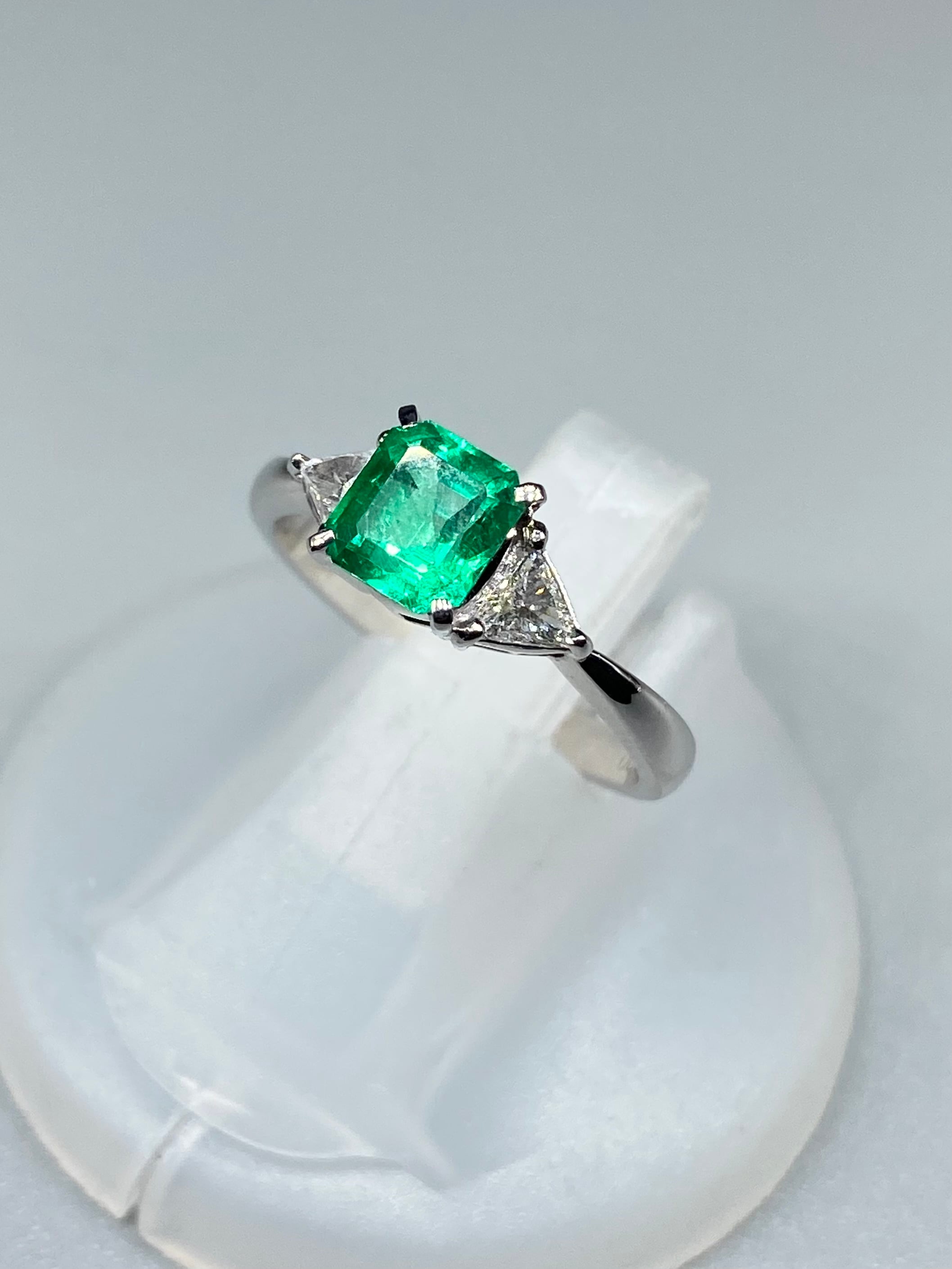 エメラルド 0.93ct / ダイヤモンド 計0.198ct Pt900 リング 12号