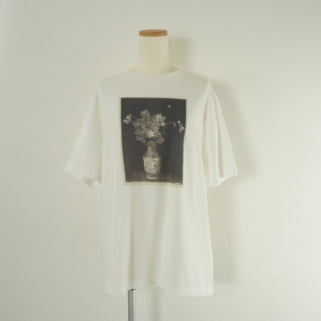 アメリ AMERI × THE MET L´AGONIE DES FLEURS TEE Tシャツ 半袖 カットソー トップス 白 コラボ 花瓶