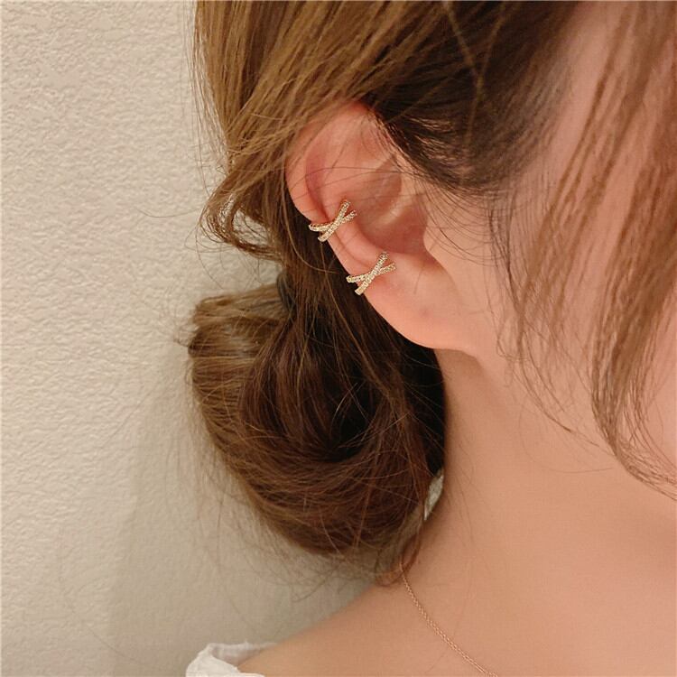 gold cross ear cuffm0347