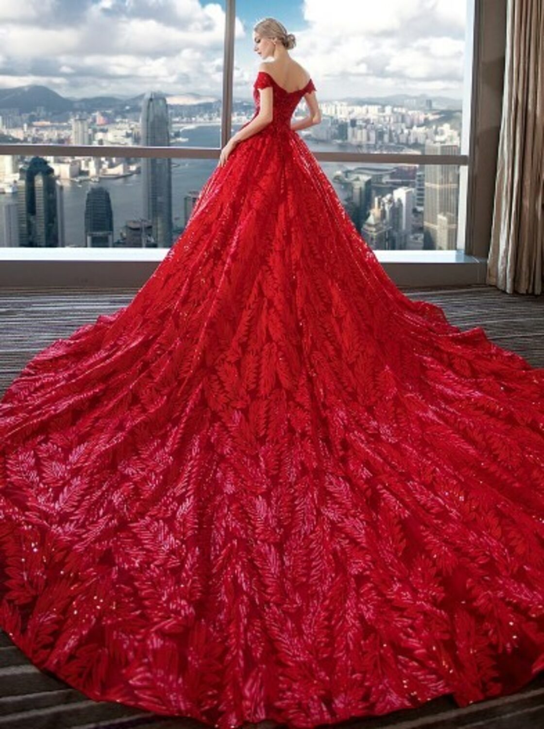 豪華！ ウエディングドレス 赤 オフショルダー ロングトレーン 人気  