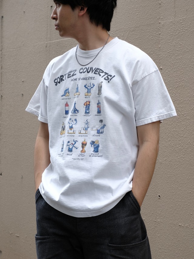 Used SORTEZ COUVERTS ! Tee