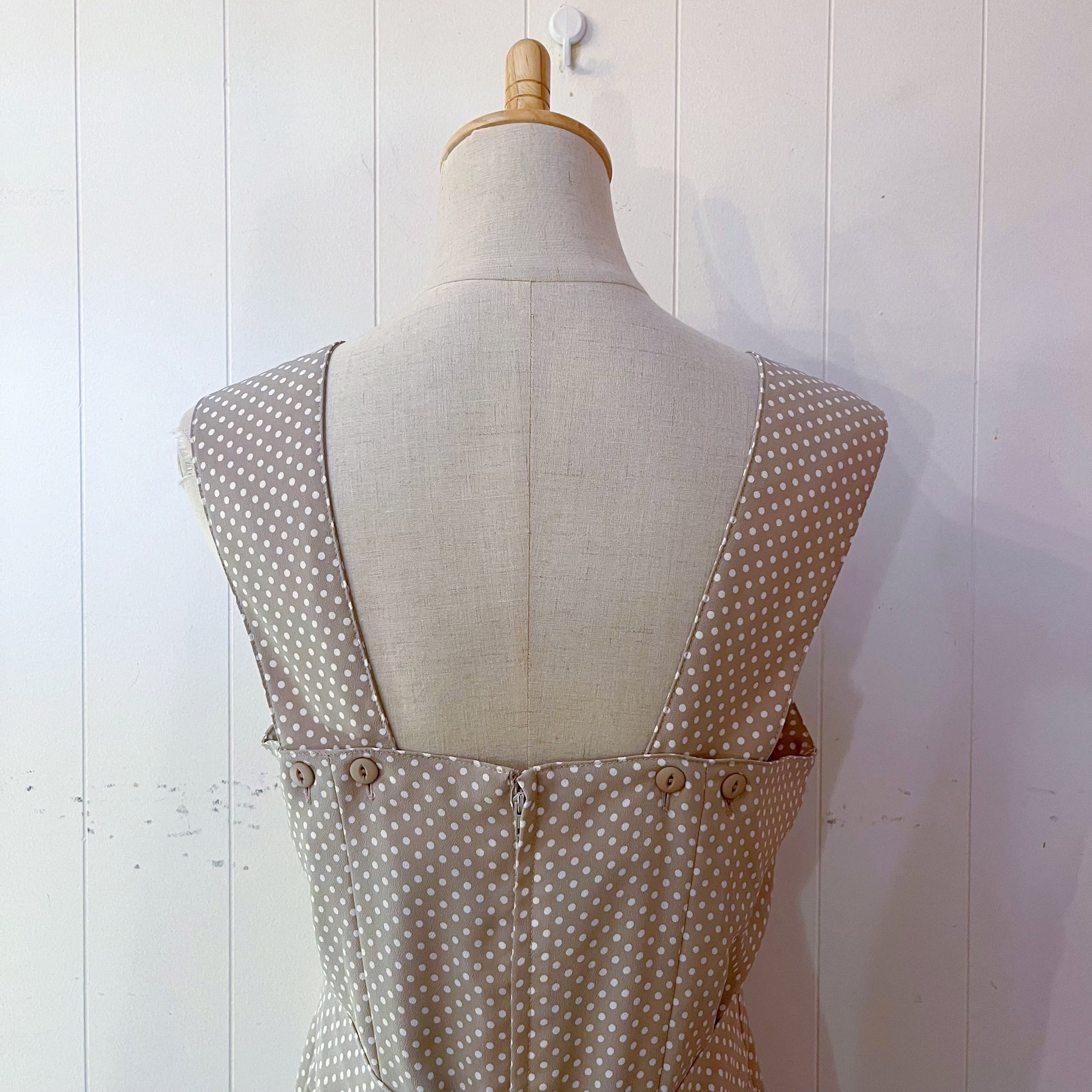 beige dot waist ribbon jumper skirt