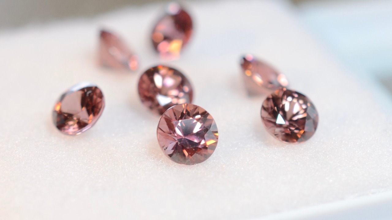 ダイヤモンドカット ブラウニッシュピンクジルコン 5mm