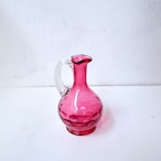 ビビッドピンクのガラスピッチャー