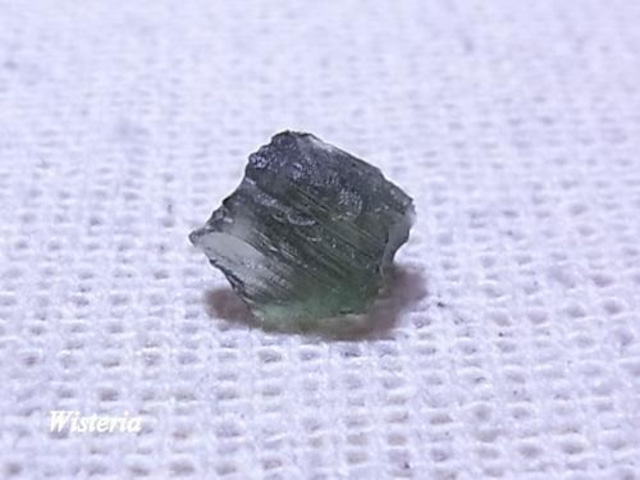 モルダバイト　原石SS　01（0.6ｇ）