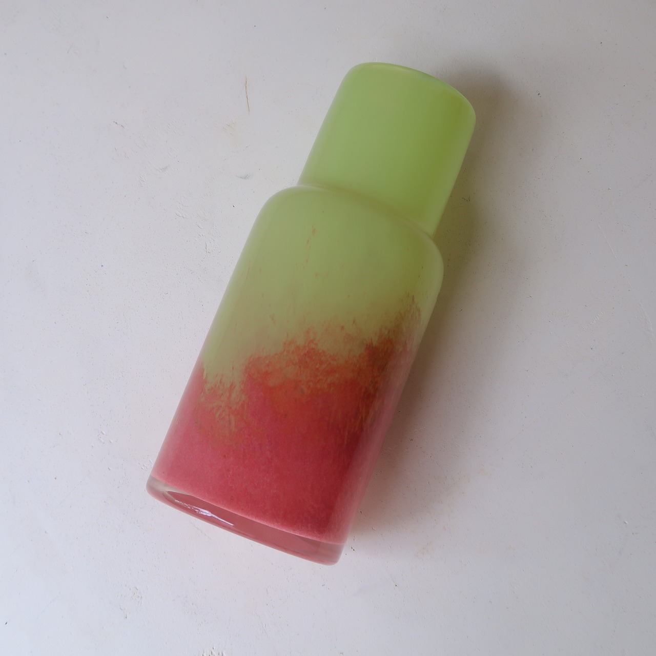 みぞれのような花瓶