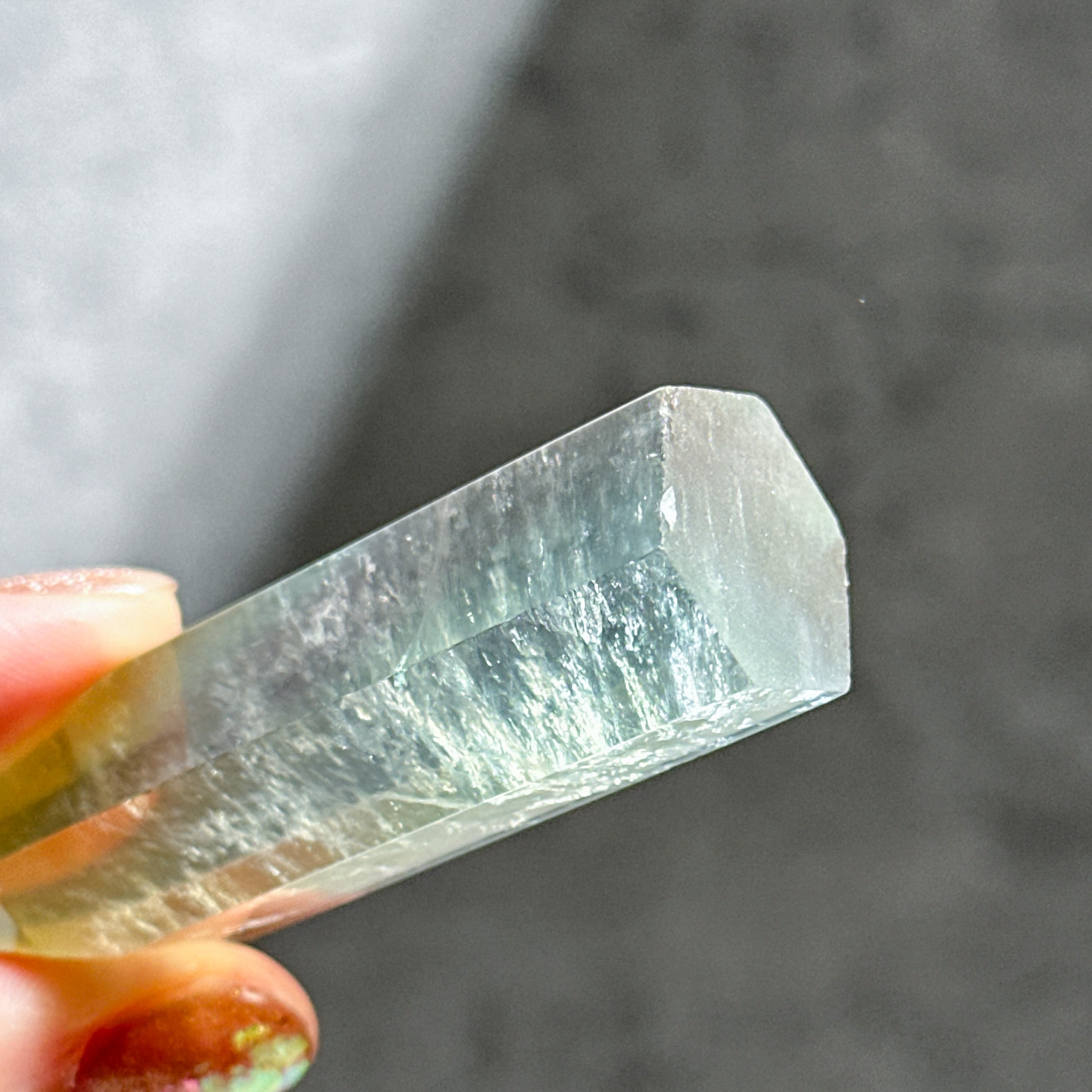 レインボーフローライト タワー型84◇ Rainbow Fluorite ◇天然石