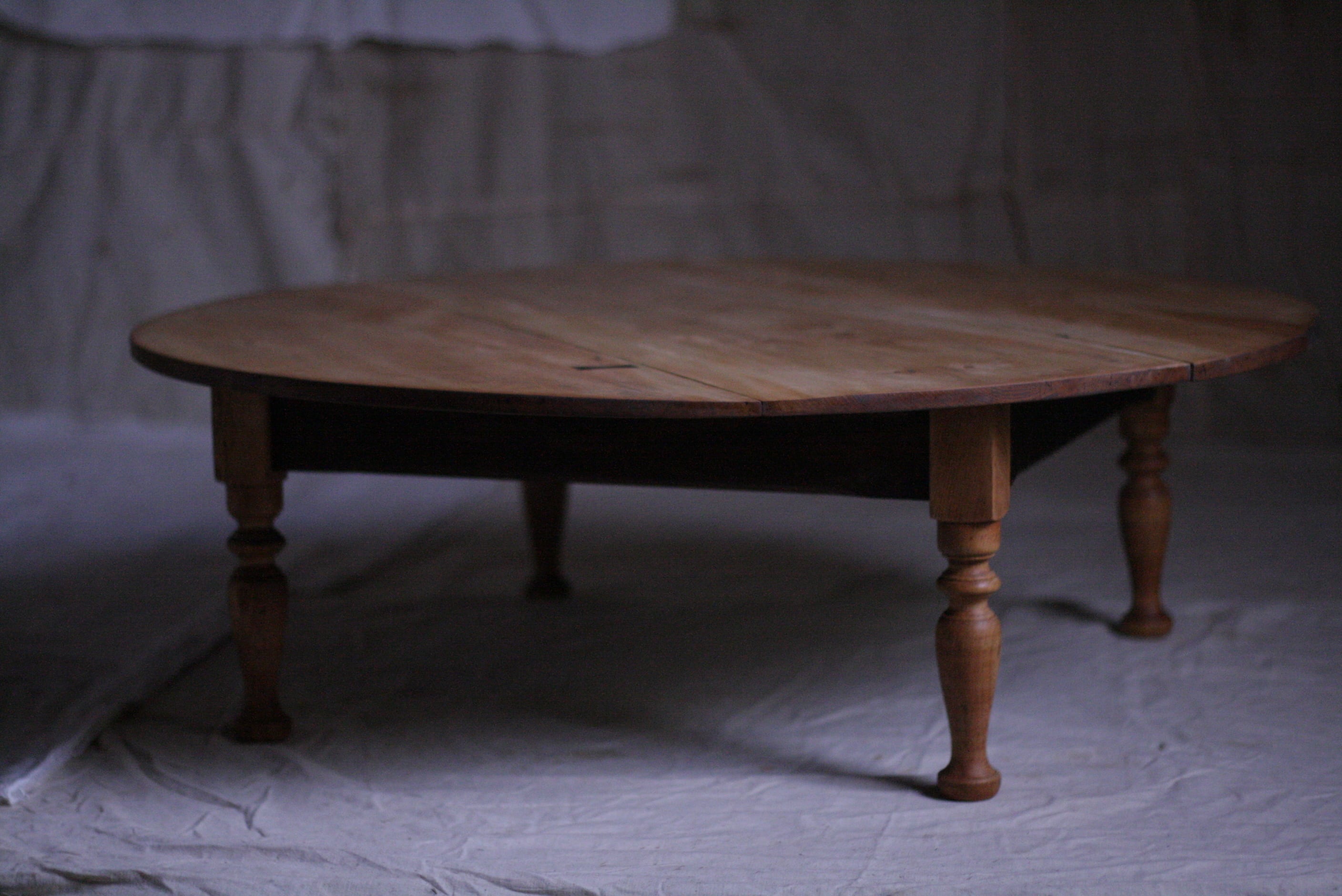 丸いローテーブル《古家具 座卓 飾り台》