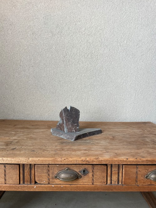 137 石の花器・石の敷台セット