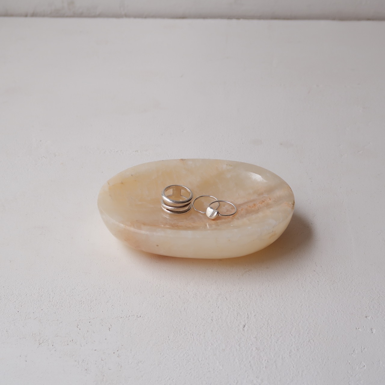 楕円形のジュエリートレイ