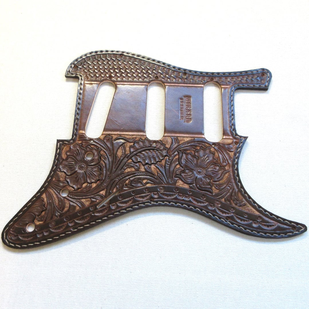 本革製ピックガード（ストラト用／11穴）pg-st12 | wizardleather