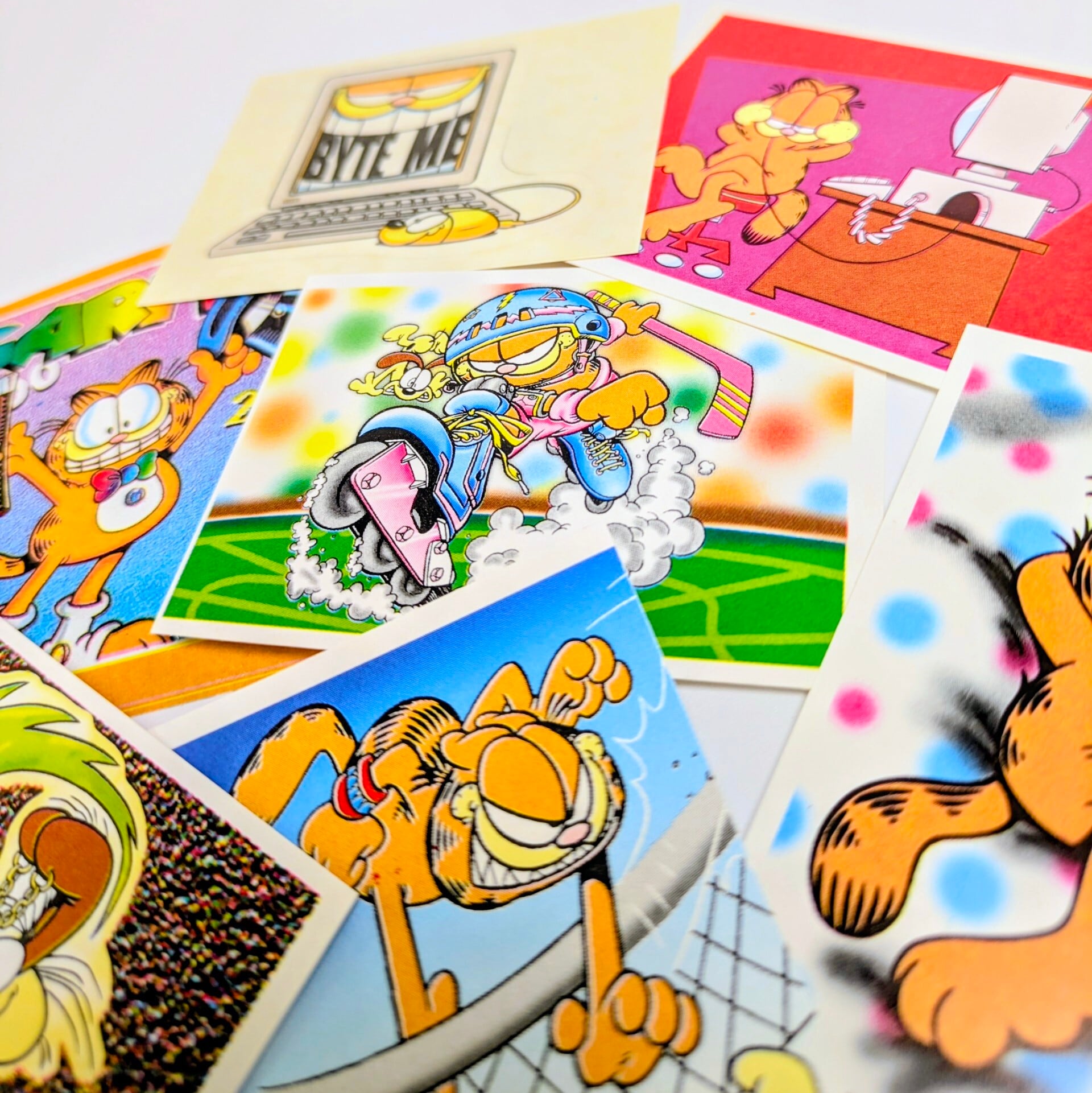 ☆送料無料！☆ VINTAGE 1996【 Garfield（ ガーフィールド ） 】 トレーディングアルバムステッカー 単品 （1個=6STICKER入）〚アメリカン雑貨 アメトイ〛