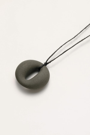 JODAN. aroma necklace  Dark Gray（circle）
