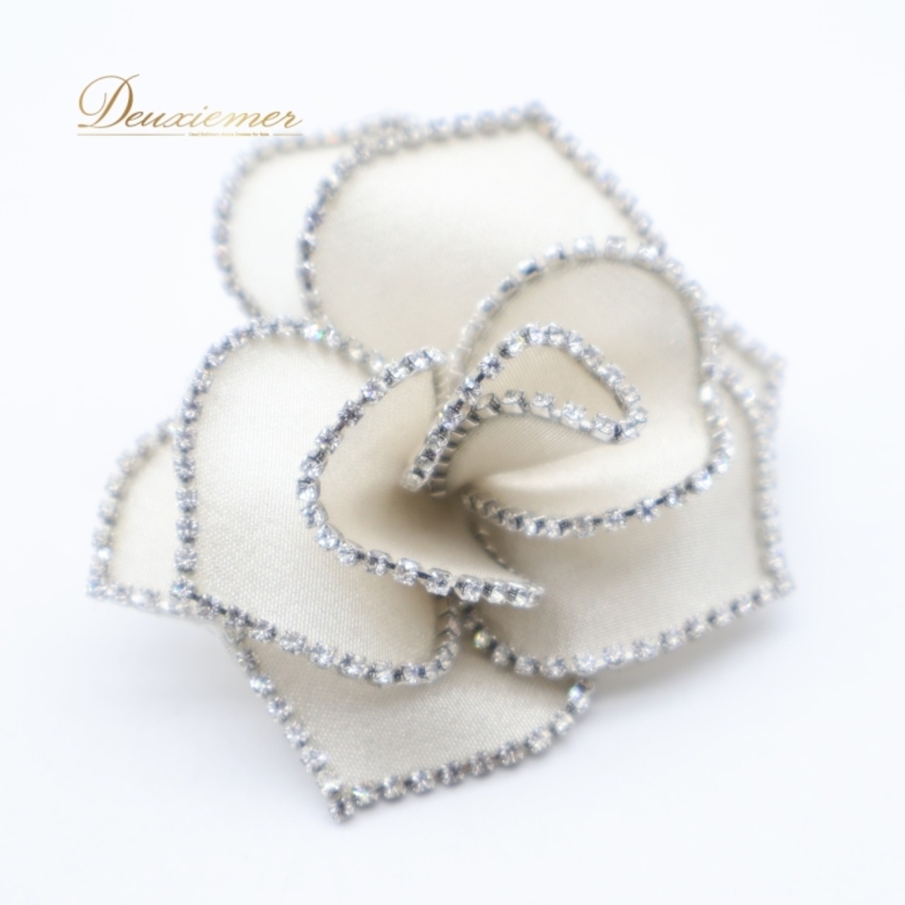 vendome boutique ヴァンドームブティック ブローチ 薔薇 花 シルバー ホワイト系 シルバー系 フォーマル 正装 ダンス パーティ 発表会 小物 飾り 装飾 アクセサリー 入学式 卒業式 小道具 飾りつけ 結婚式 おしゃれ 上品 レディース 華やか かわいい