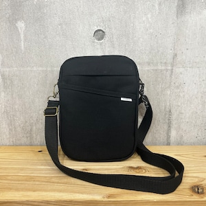 2026年新作.+*縦型square shoulder Bag 〈 ブラック 〉