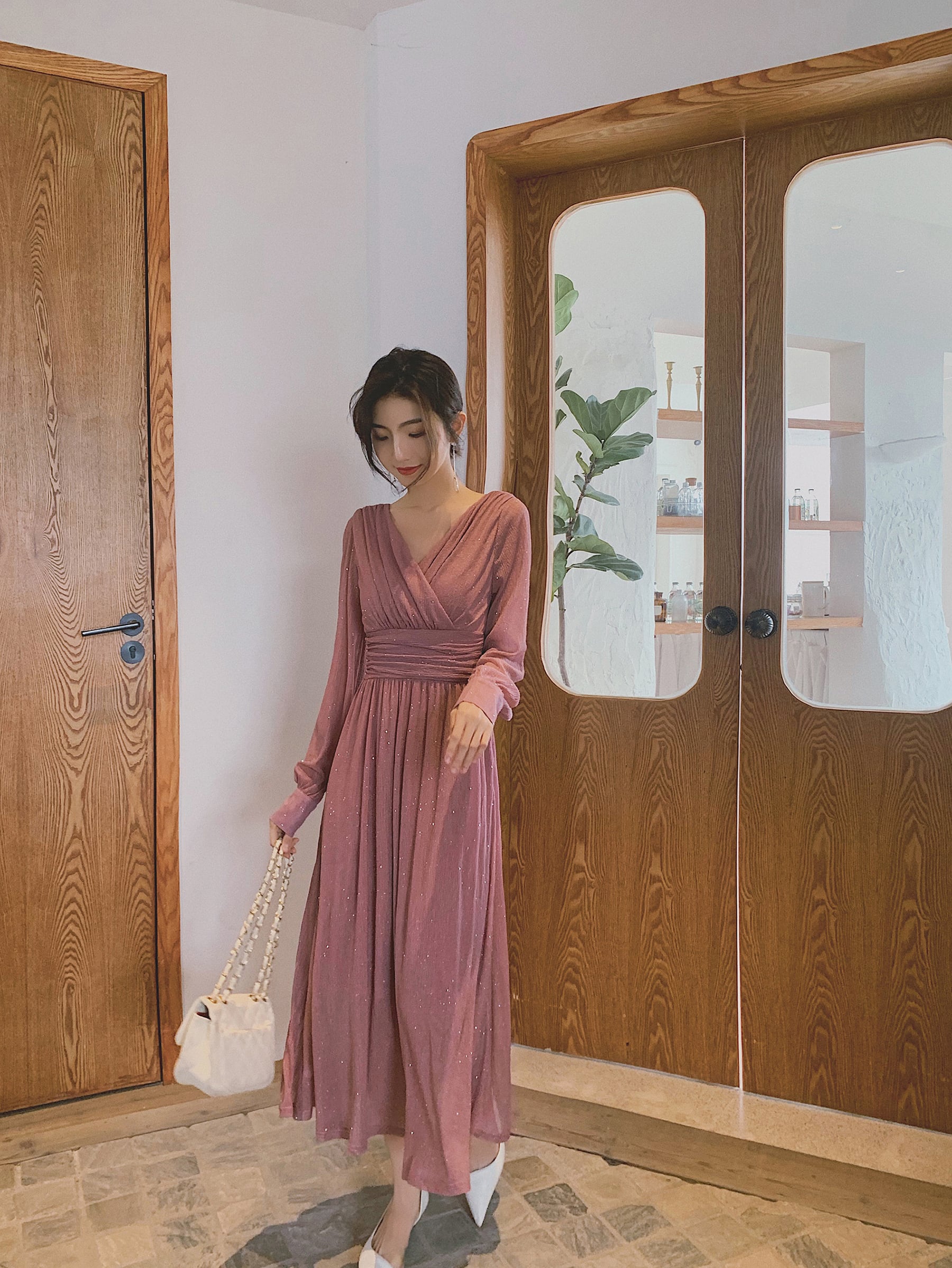 ドレス ワンピース パーティードレス フレンチドレス シフォンワンピース Vネック 膝下丈 ミモレ丈 袖あり 長袖  Aライン ベルト ハイウエスト 透け感 シースルー ポリエステル かわいい 大人可愛い きれいめ 上品 おしゃれ ラメ キラキラ ゴージャス キュート エレガント ドレス ワンピース パーティードレス フレンチドレス シフォン