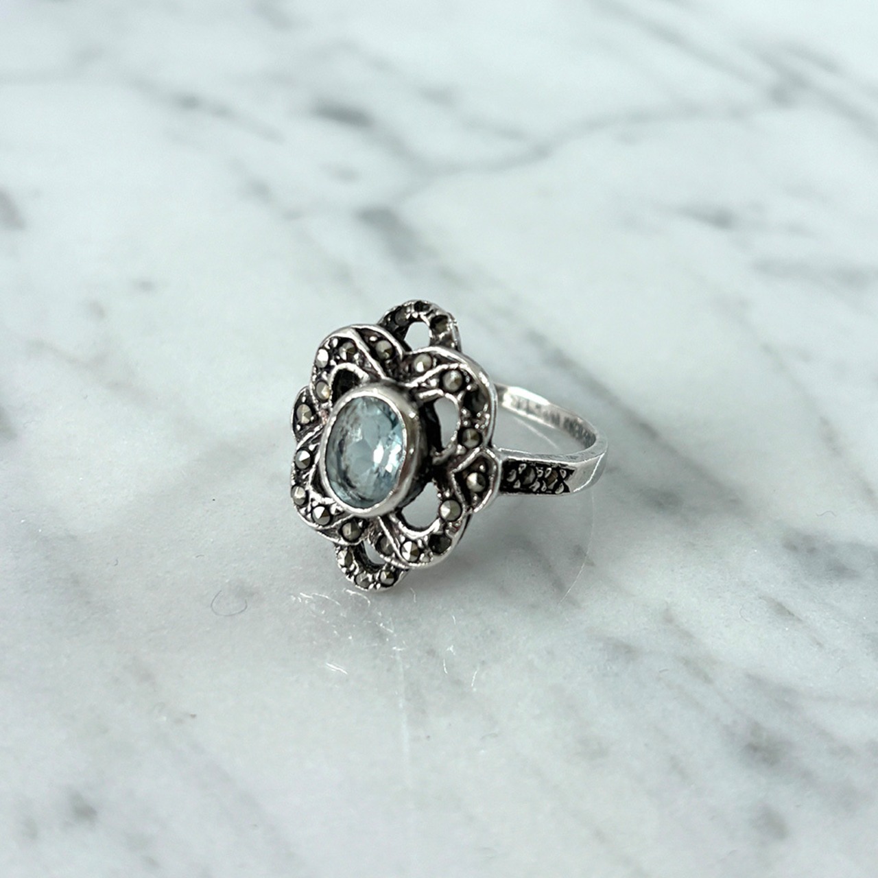 シルバーリング　ブルートパーズ天然石　18号　花型　シルバ−925