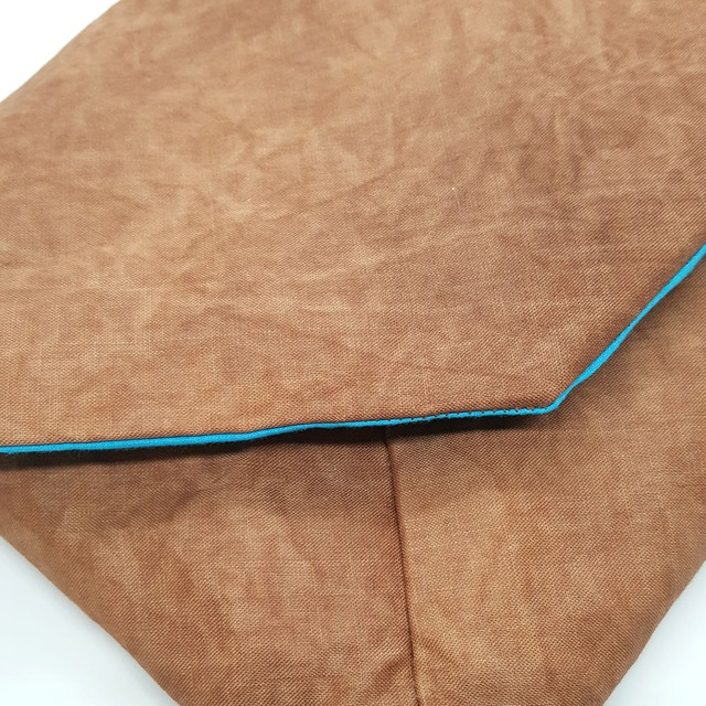 伝統とモダンの数寄屋袋 - 数寄屋 de manimani <柿渋> │ 雲ゐ (Kumoi textile)