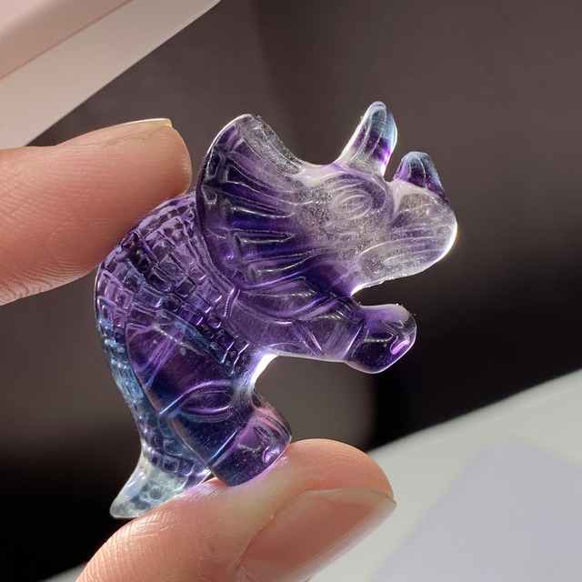 2.恐竜・トリケラトプス☆フローライトペンダントトップ