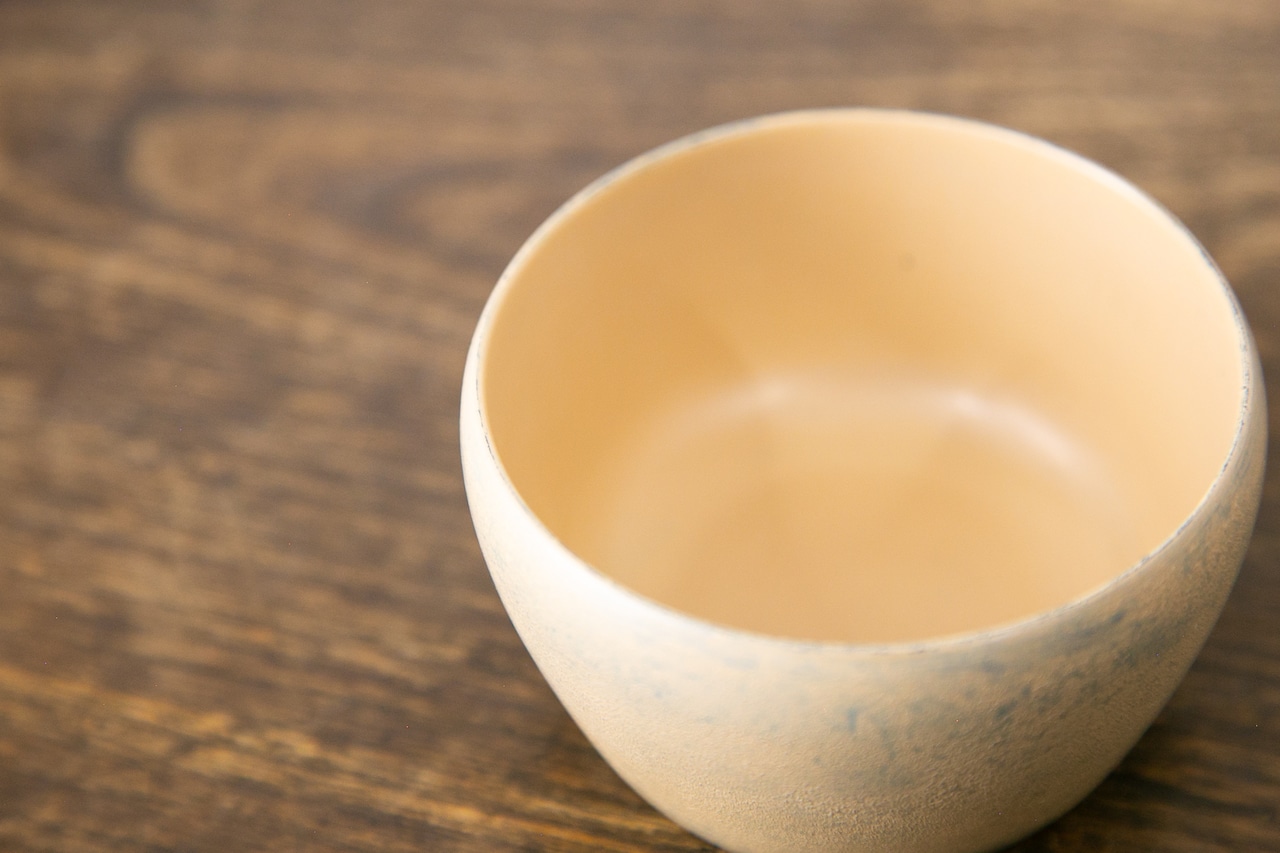 【服部篤子】古材の白漆の器