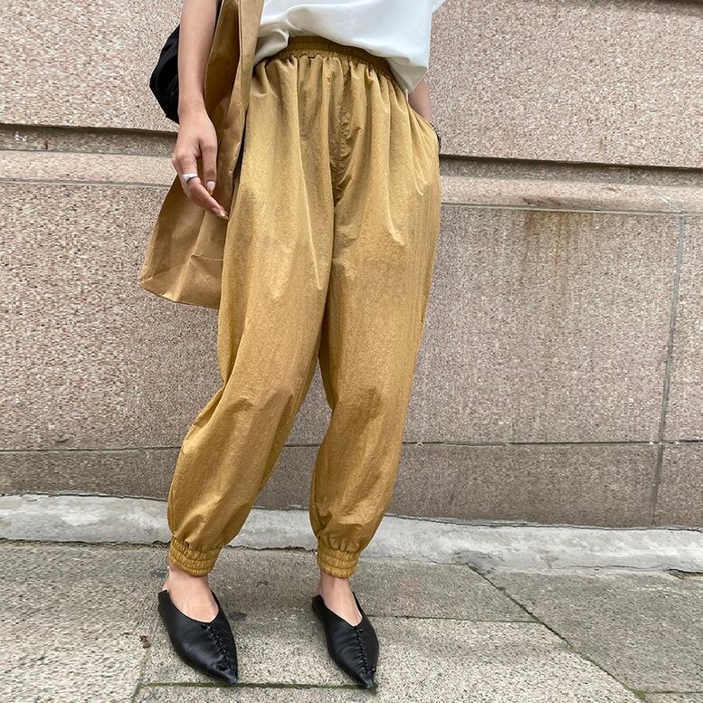 光沢ジョガーパンツ とろみパンツ 裾ゴム おしゃれ リラックスコーデ Graces By Yuu