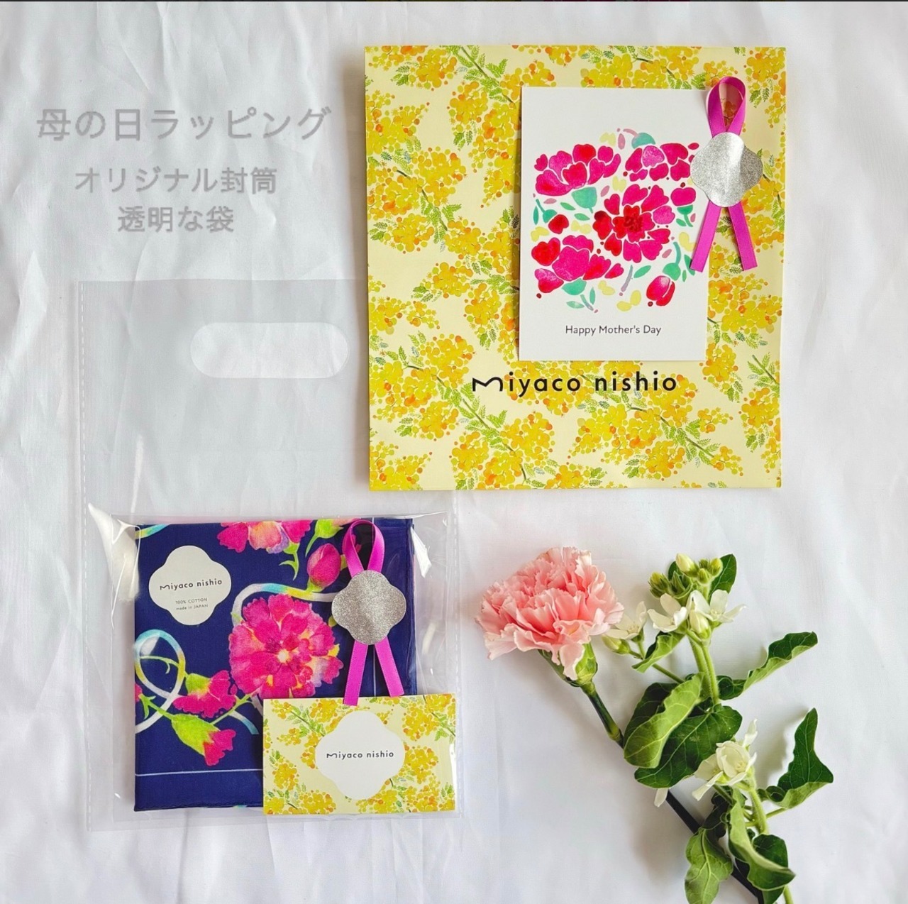 スカーフにもなるハンカチ「カーネーションと薔薇」