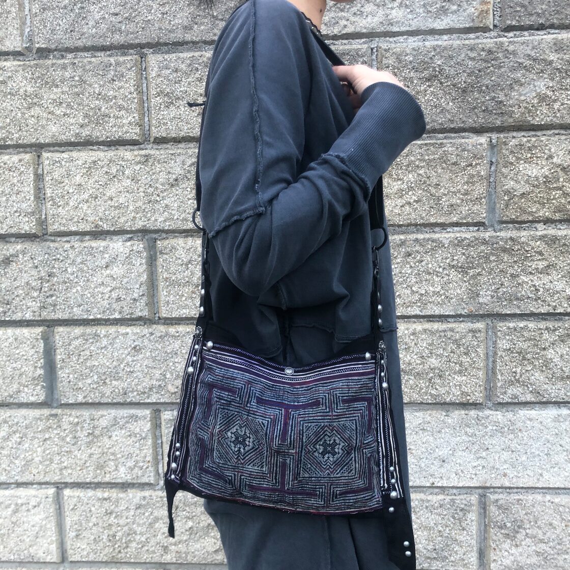 値下げ☆黒モン族刺繍レザーショルダーバッグ | PAY ID