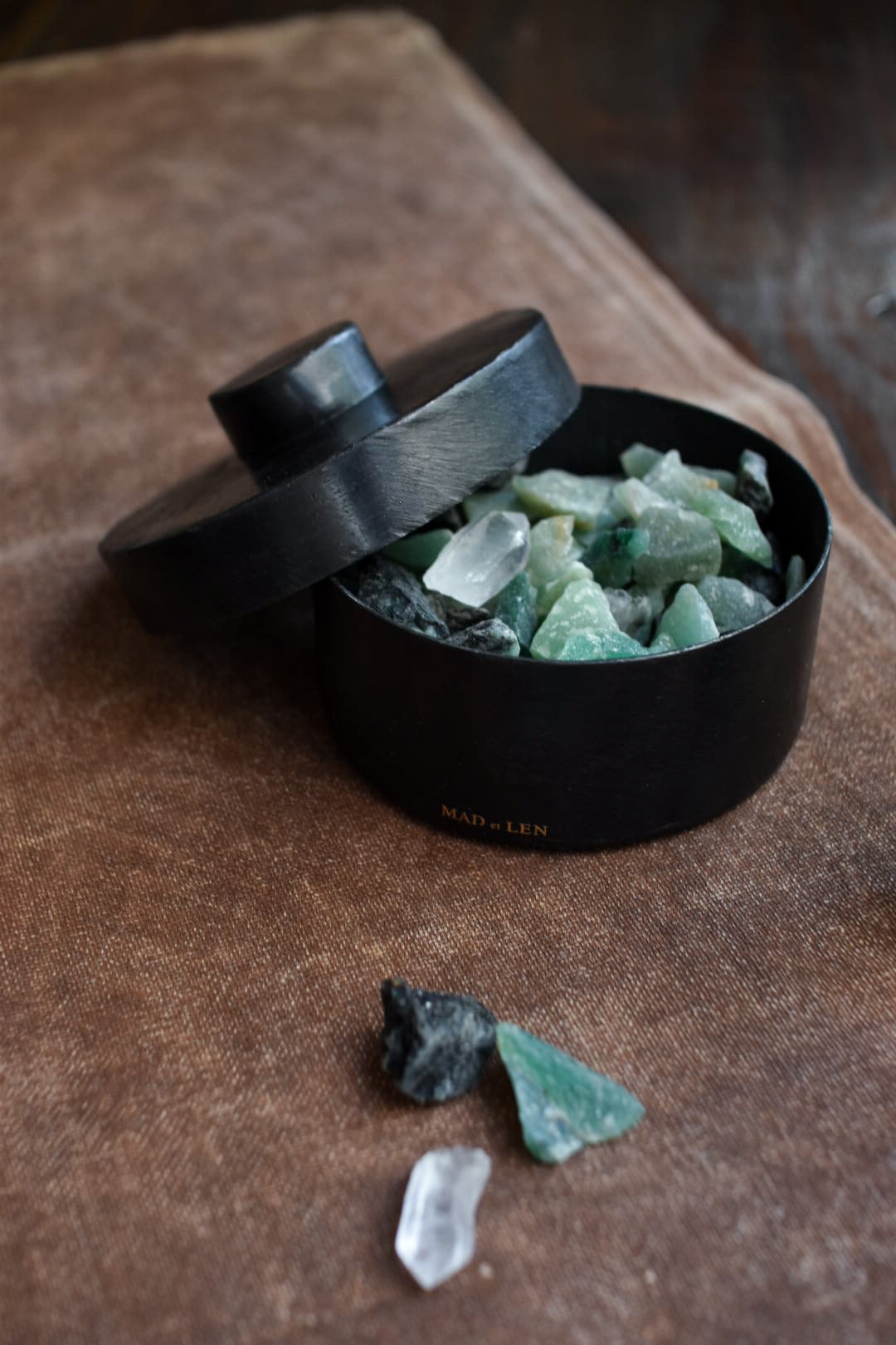 MAD et LEN FLAT POT POURRI GREEN MEDIUM (emerald brut、green