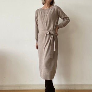 GAUDI ウールカシミヤ混暖かベージュウエストポイントニットワンピース　 ITALY:521FD13001 ¥36,000➕tax