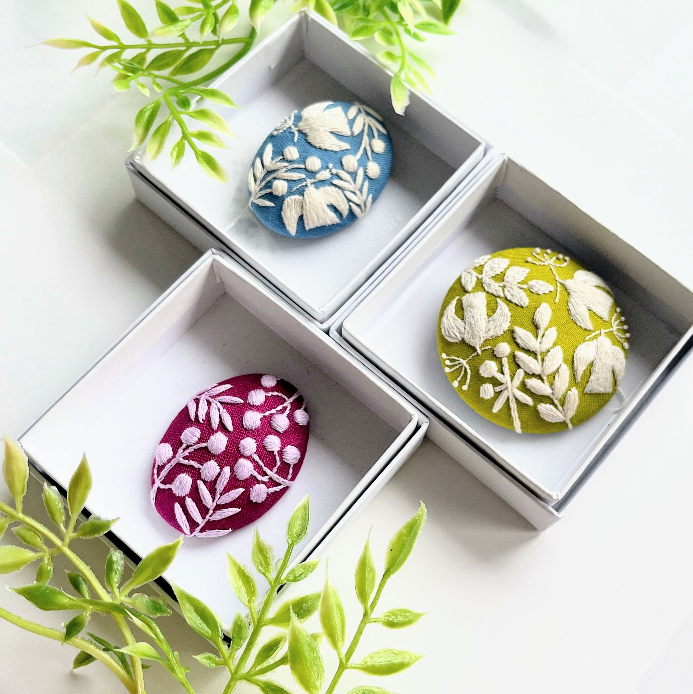 北欧風木の実の刺繍ブローチ【botanical】#276 | j.couture