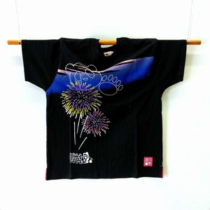 パンディエスタ　半袖Tシャツ　花火大会　黒　XL　XXL　A short-sleeved T-shirt with a panda.