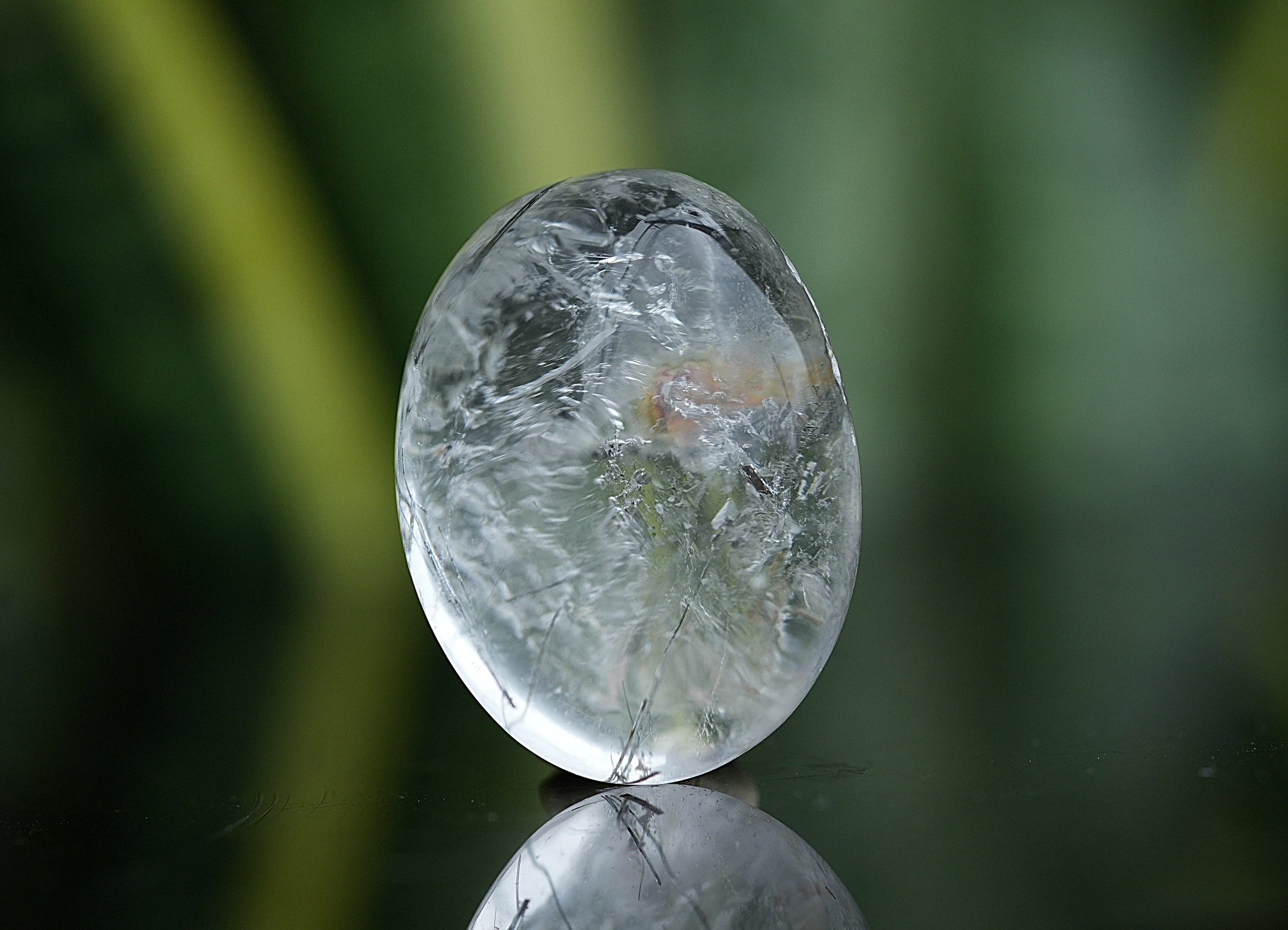 奇跡の結晶　カテドラル付きクローライトクリスタル　ルチルクォーツ共生あり 緑の島☆クローライト☆ガーデンクォーツs897 天然石 Funky garuda