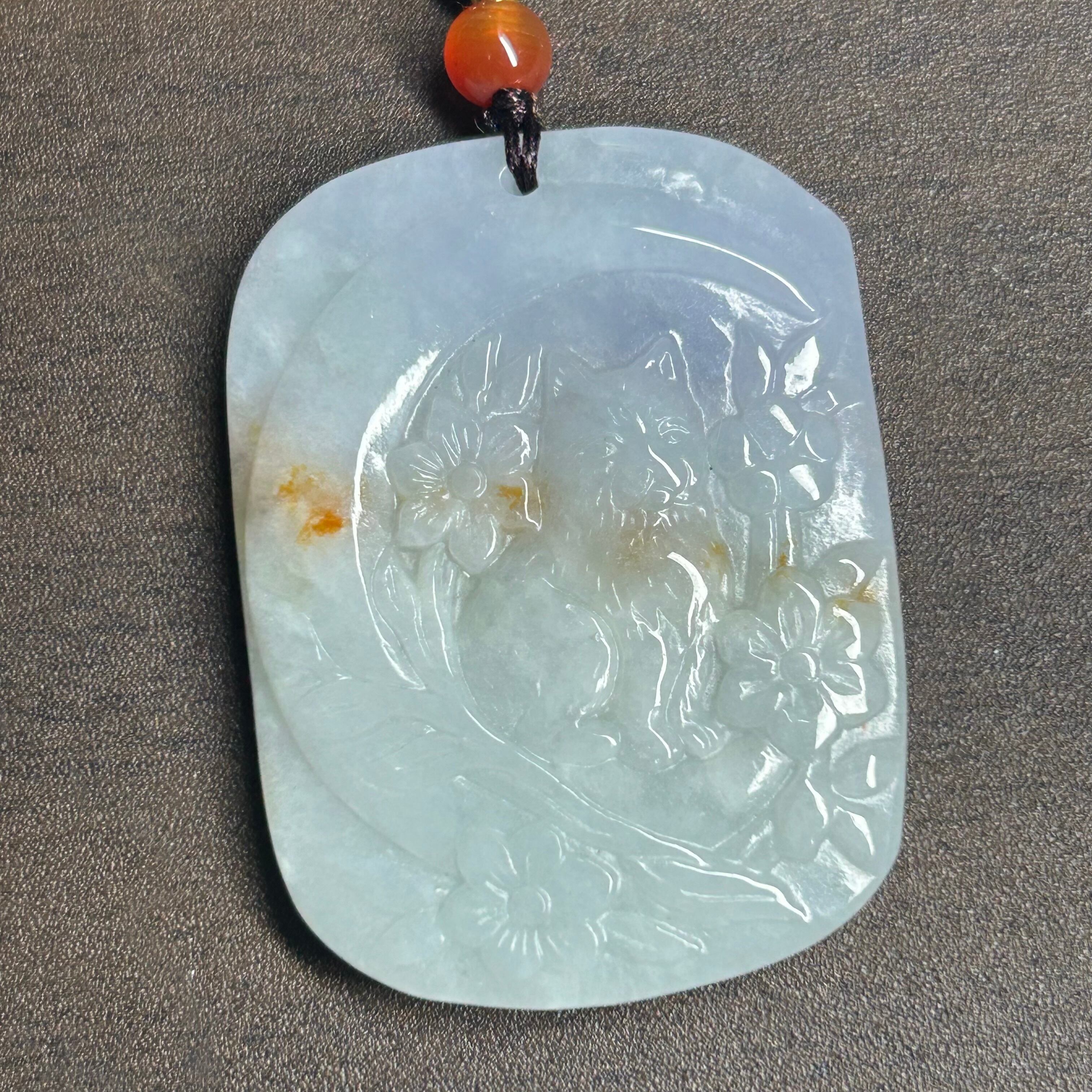 本翡翠ペンダント 氷種 彫刻 無含浸 無着色 お花模様 可愛い 魔除け
