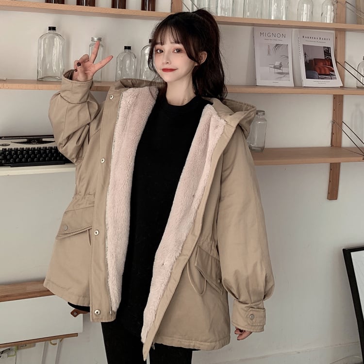 レトロ カジュアル ミリタリー ボア ジャケット フーディー コート レディース アウター オーバーサイズ カーキ ブラック 黒 無地 フード付き 絞り ポケット 裏地ボア ミディアム丈 体型カバー スタイルアップ ルーズ ゆるカジ ビッグシルエット メンズライク 男ウケ