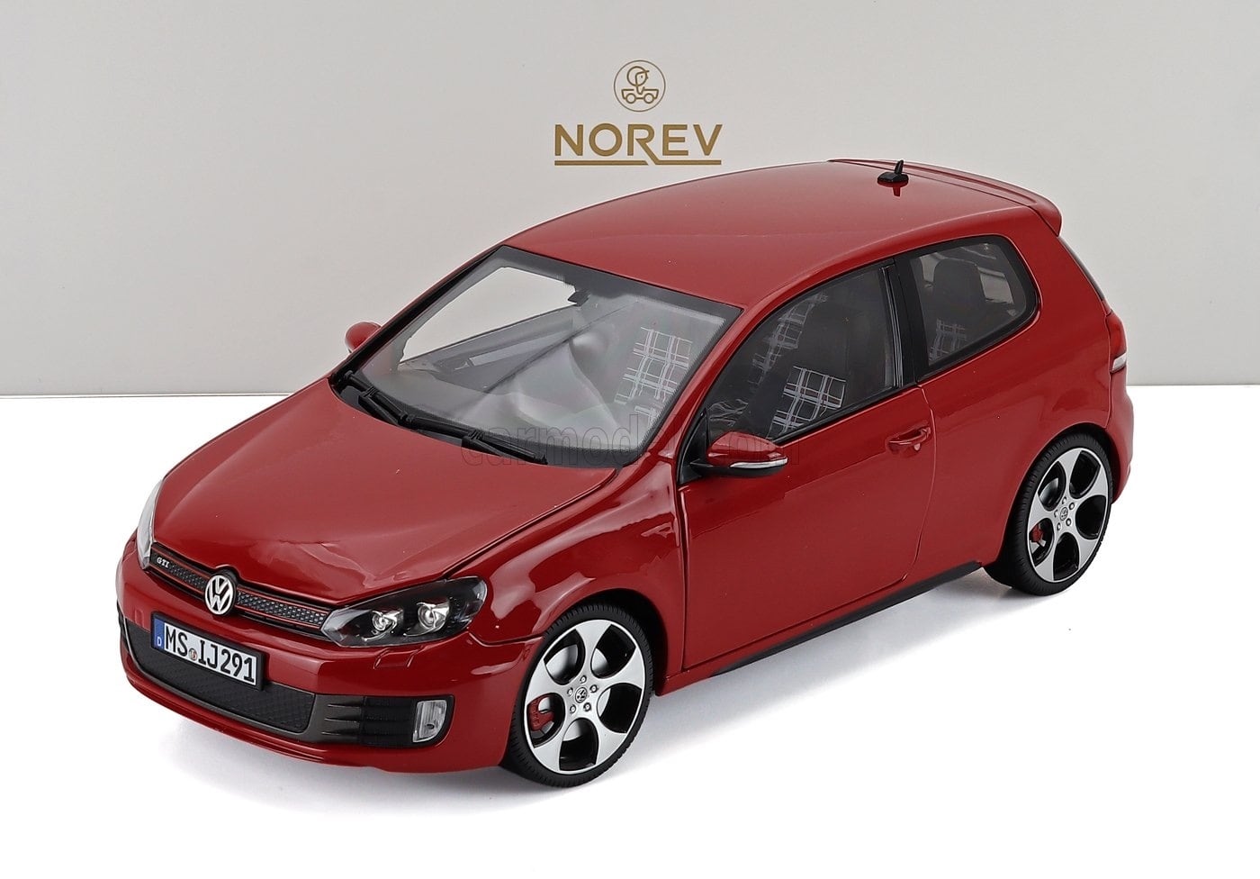 ミニカー 1/18 フォルクスワーゲン ビートル SCHUCO 1/18 VOLKSWAGEN