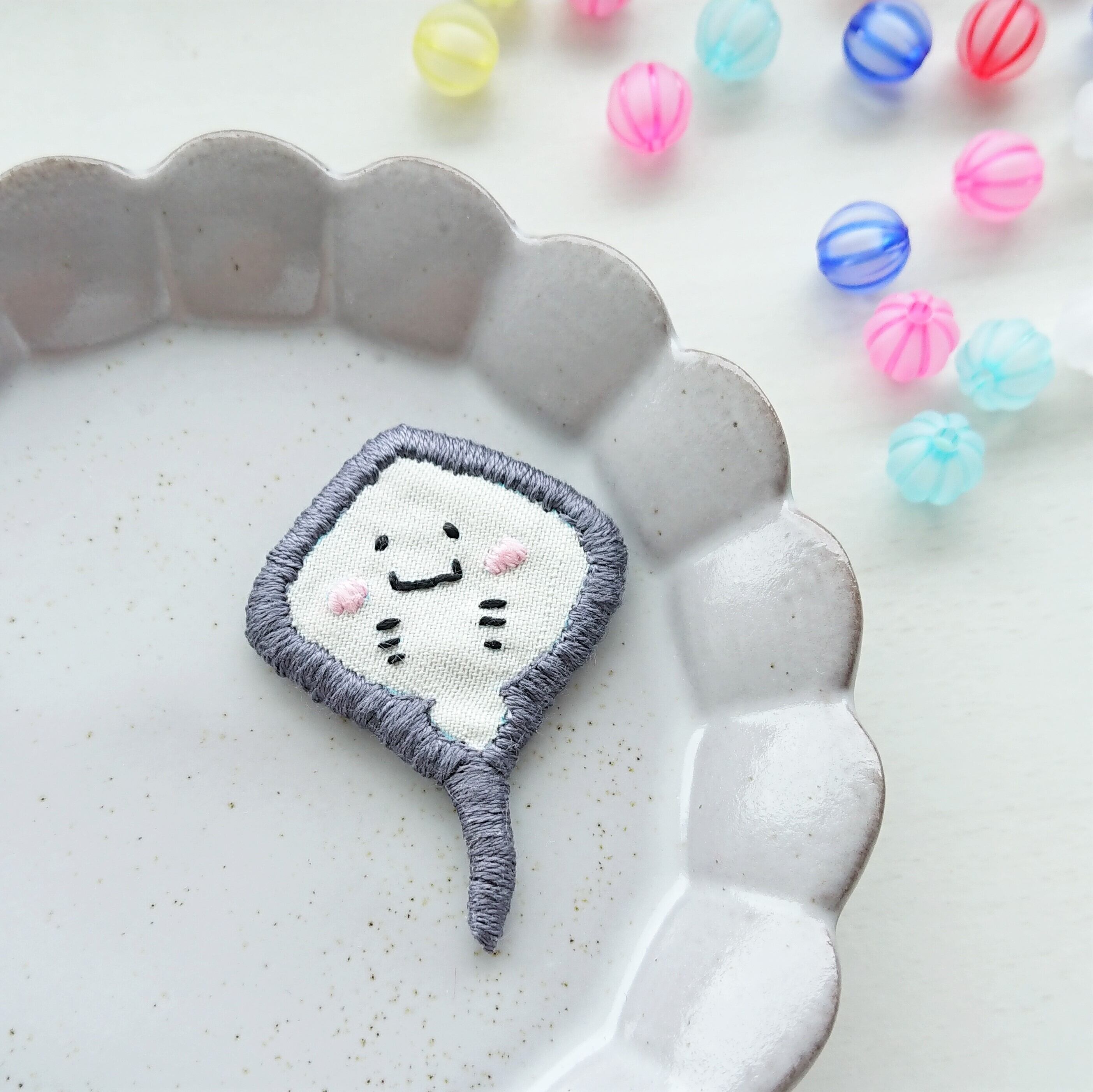 エイの刺繍ブローチ | chicori