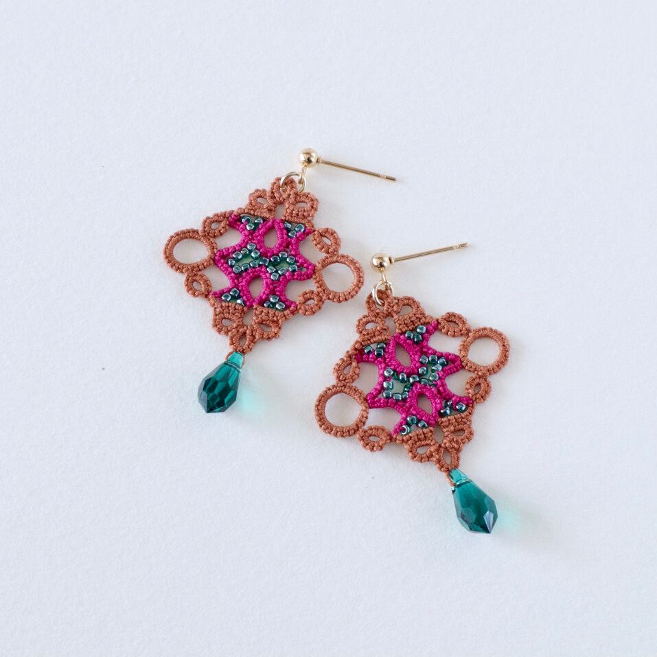 タティングレースのピアス Lamp＜ランプ＞Brown × Green ※イヤリングに変更可