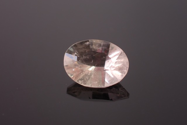 モルガナイト(コンケーブカット)　0.76ct　[C10‐172]