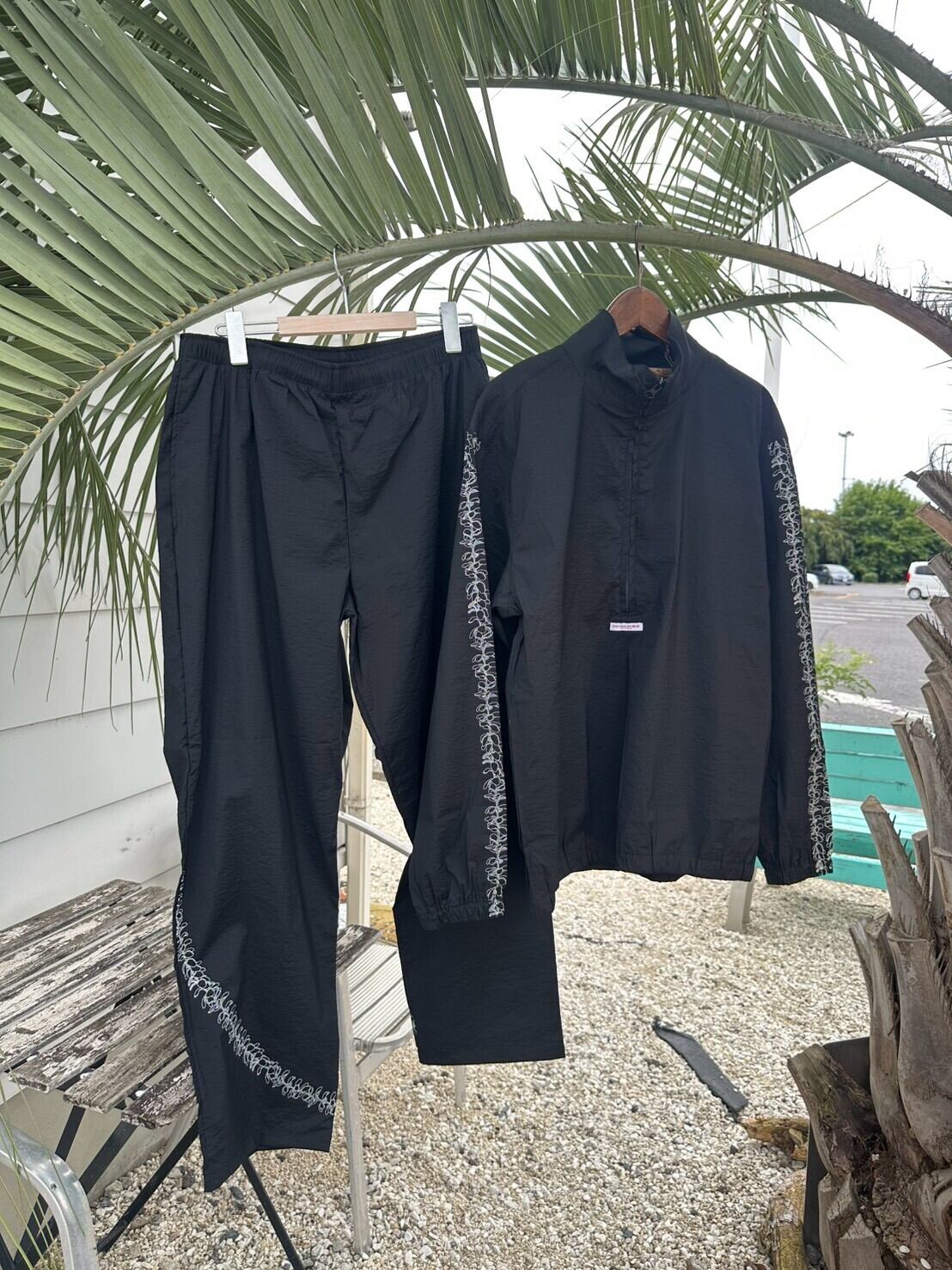salvagepublic/ナイロンパンツ￥23,000(25,300)