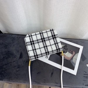 チェック柄ショルダーバッグ