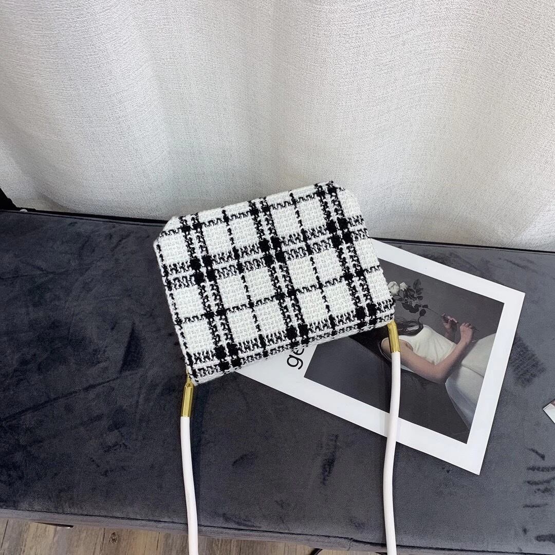 チェック柄ショルダーバッグ