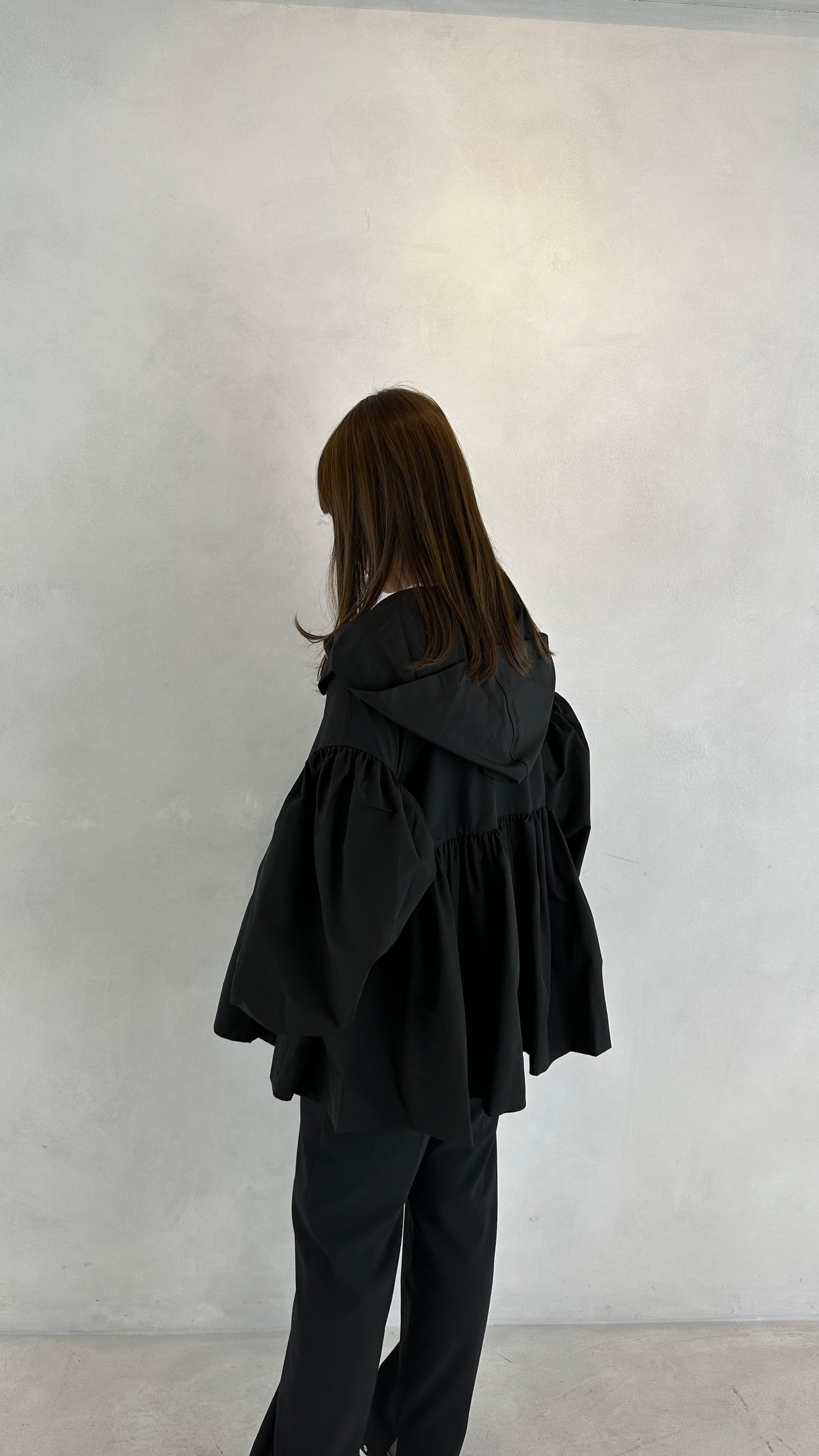 フリルギャザーマウンテンパーカー_ブラック | YOIHI 